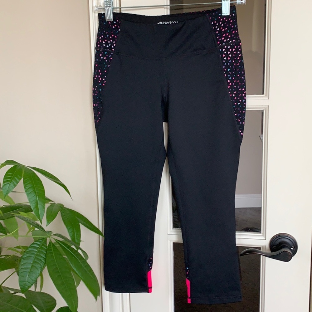 Ideology black & pink colorful cropped athletic leggings, Small